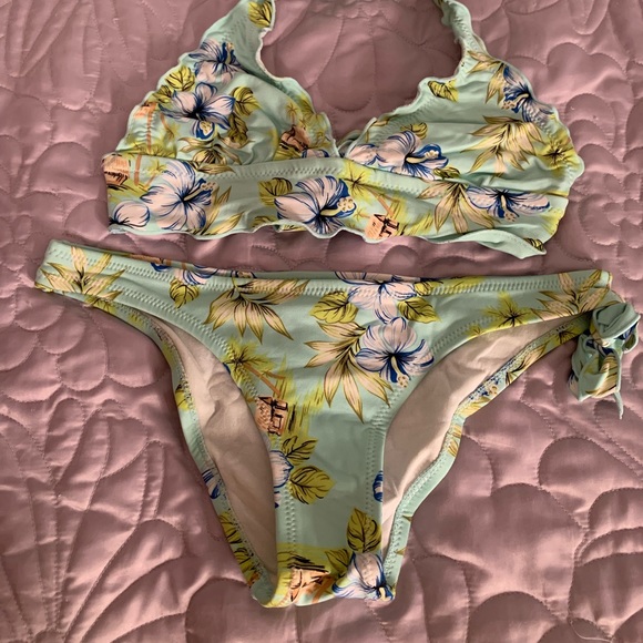 Swim suits - Picture 2 of 4